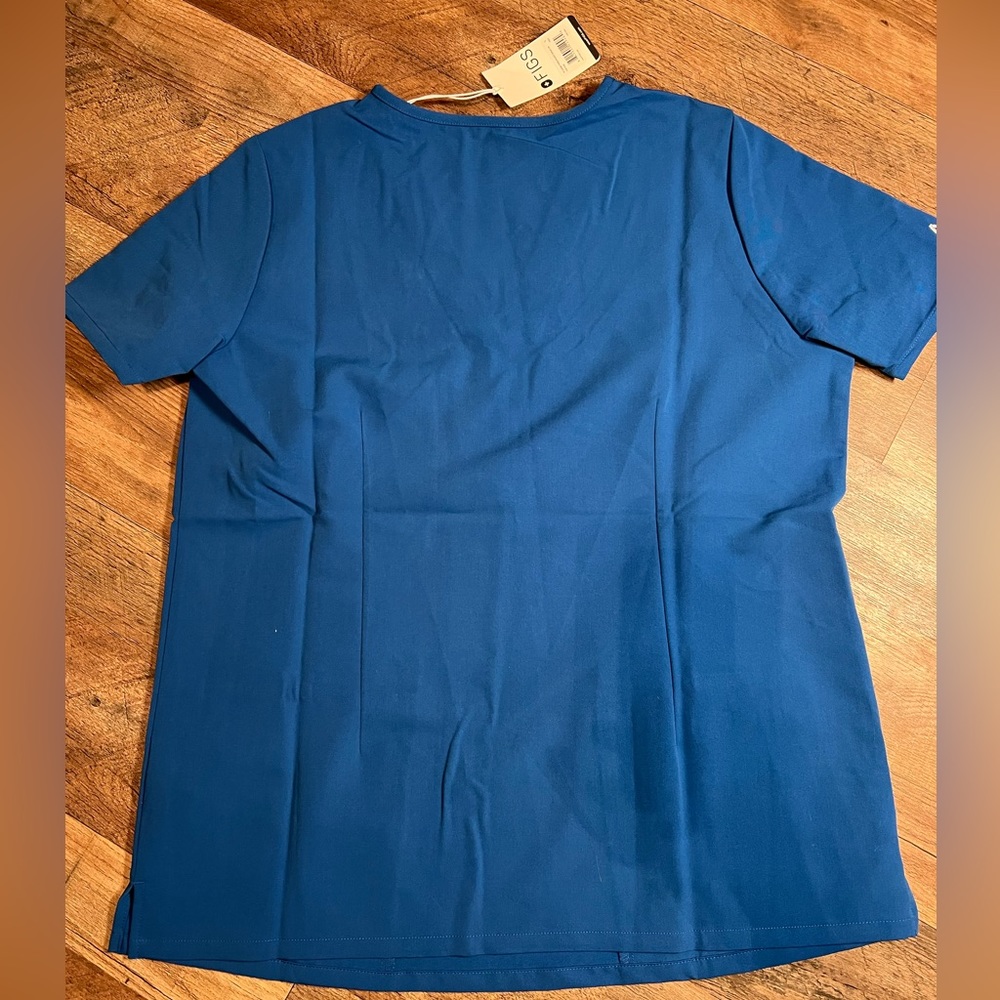 NWT Figs Three Pocket‎ Scrub Top- Large - Picture 4 of 9